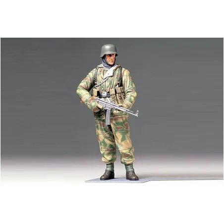 TAMIYA 1/16 WWII GERMAN INFANTRYMAN