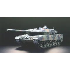 TAMIYA R/C LEOPARD 2 A6 WITH OPTION KIT
