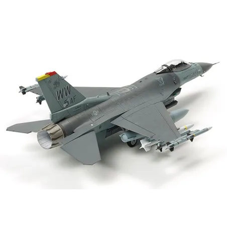 TAMIYA 1/72 F-16 CJ FIGHTING FALCON - BLOCK 50 W/ FULL EQUIPMENT