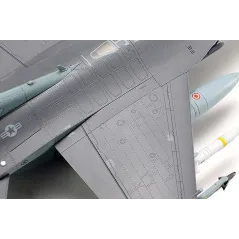 TAMIYA F-16CJ BLOCK 50 WITH FULL EQUIPMENT