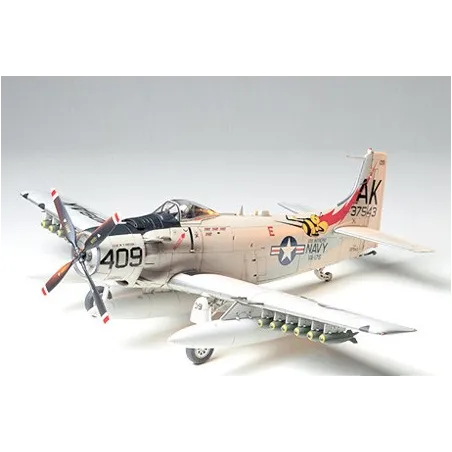 TAMIYA SKYRAIDER U.S.NAVY