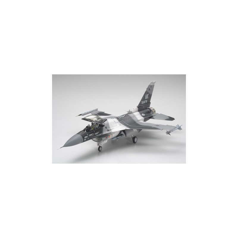 TAMIYA F-16C/N "AGGRESSOR/ADVERSARY"