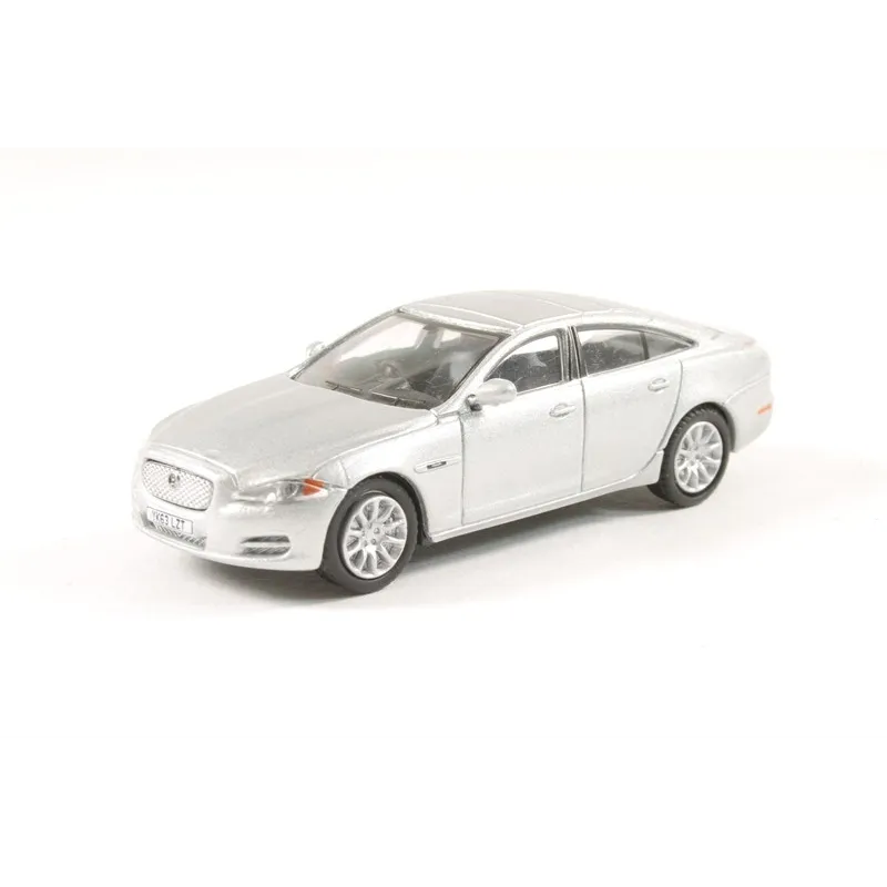 Oxford Diecast Jaguar XJ Saloon Rhodium Silver Oxford Diecast Jaguar XJ Saloon Rhodium Silver