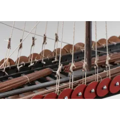 D005 – Viking Longship (1:35)