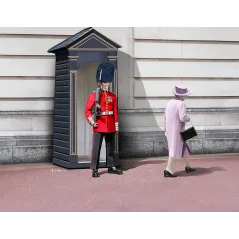 Revell 02800 Queen's Guard (1:16 scale)