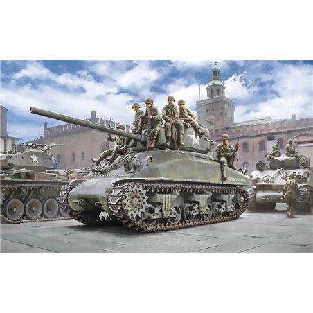 ITALERI M4A1 Sherman with 7 Infantry Figures
