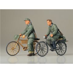 TAMIYA GERMAN SOLDIERS WITH BICYCLES