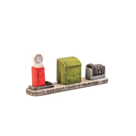 HARBURN HOBBIES Garage Accessories - oil, tyres, 'Free Air' OO Gauge SS391
