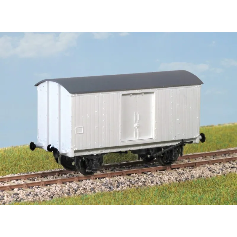 PARKSIDE LNER / BR 10T Fish van Insulated Body Recessed Door OO Gauge PC57