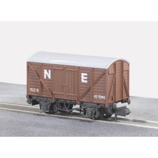 Peco Box Van, Standard type, NE, brown N Gauge NR-43E