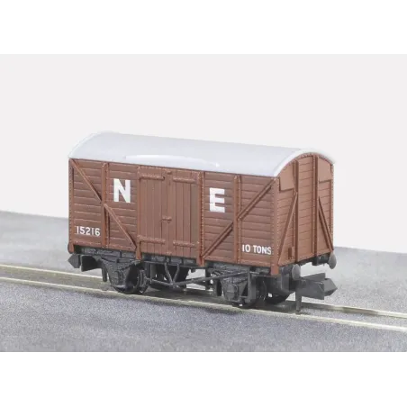 Peco Box Van, Standard type, NE, brown N Gauge NR-43E