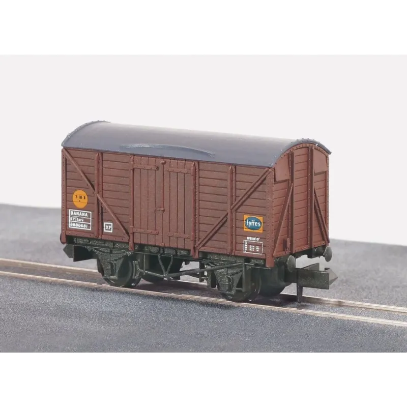 Peco Box Van, Banana (Fyffes), No.B880681 N Gauge NR-50A