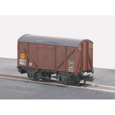 Peco Box Van, Banana (Fyffes), No.B880681 N Gauge NR-50A