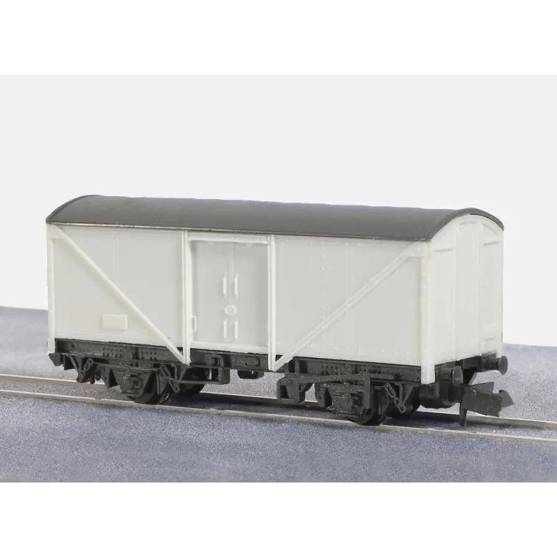 Peco Box Van, Parcels and Fish N Gauge KNR-9
