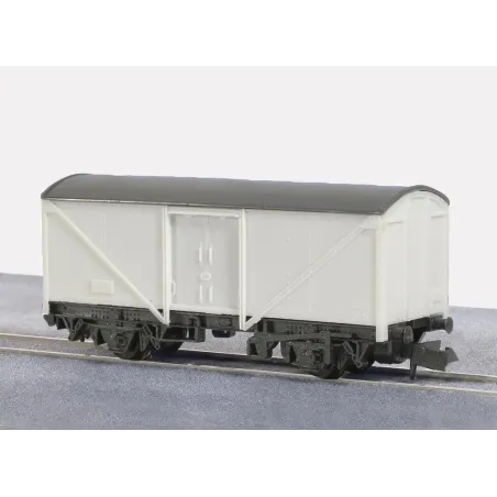 Peco Box Van, Parcels and Fish N Gauge KNR-9
