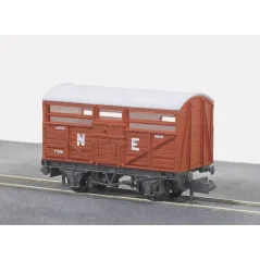 Peco Cattle Truck, LNER, red oxide N Gauge NR-45E