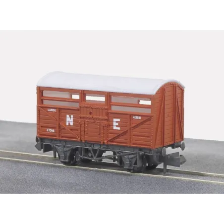 Peco Cattle Truck, LNER, red oxide N Gauge NR-45E