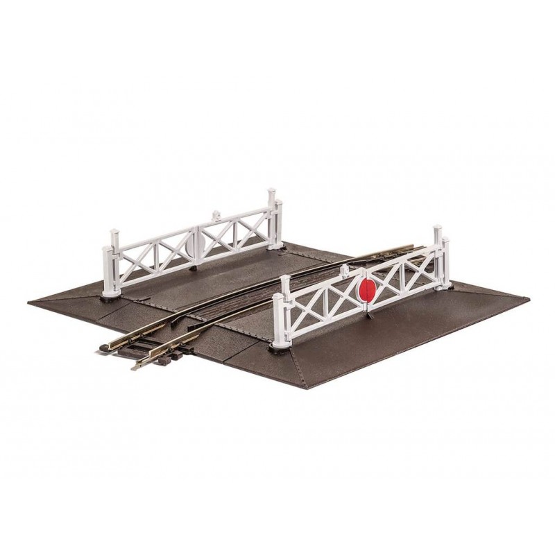Peco Curved (No.2 Rad.) Level Crossing, complete with 2 ramps & 4 gates OO/HO Gauge ST-261