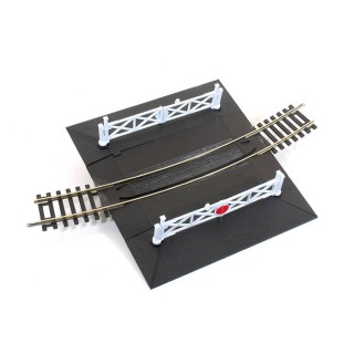 Peco Curved (No.4 Rad.) Level Crossing, complete with 2 ramps & 4 gates  OO/HO Gauge ST-267