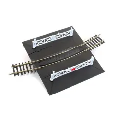 Peco Curved (No.4 Rad.) Level Crossing, complete with 2 ramps & 4 gates OO/HO Gauge ST-267