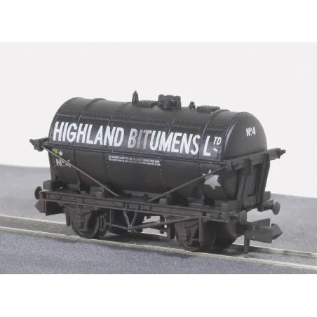 Peco Highland Bitumens Tank Wagon, black, weathered N Gauge NR-P176W
