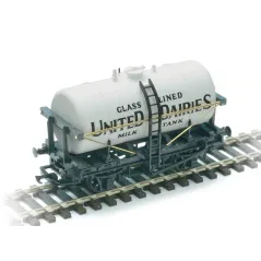 Peco Milk Tank Wagon, United Dairies OO Gauge R-74U