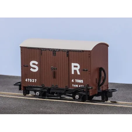 Peco OO-9 Box Van, SR Livery No.47037 OO9 Gauge GR-221C