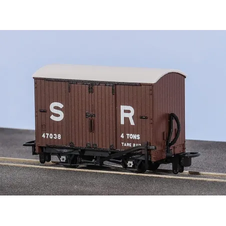 Peco OO-9 Box Van, SR Livery No.47038 OO9 Gauge GR-221D