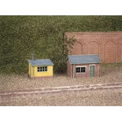 Ratio 2 Lineside Huts (1 brick, 1 wood) N Gauge 237