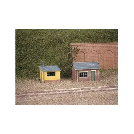 Ratio 2 Lineside Huts (1 brick, 1 wood) N Gauge 237
